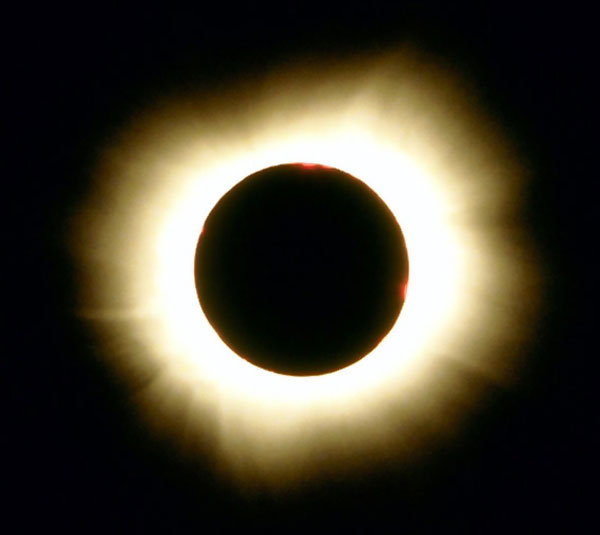 http://www.whirlpoolgalaxy.com/gallery_images/solar/total_solar_eclipse_middle_corona_600.jpg